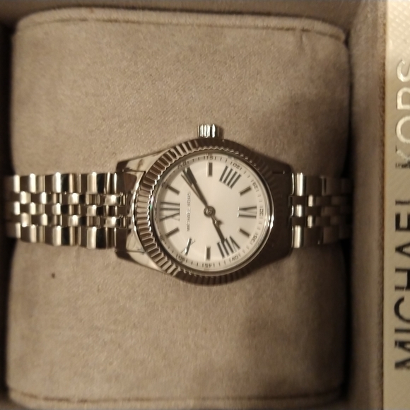 Watch - Picture 4 of 5